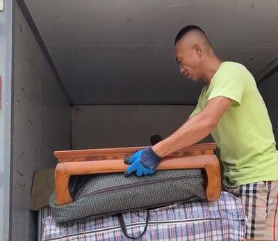 六百元請(qǐng)三位民工搬家，次日只來(lái)一人，結(jié)局卻暖了一座城